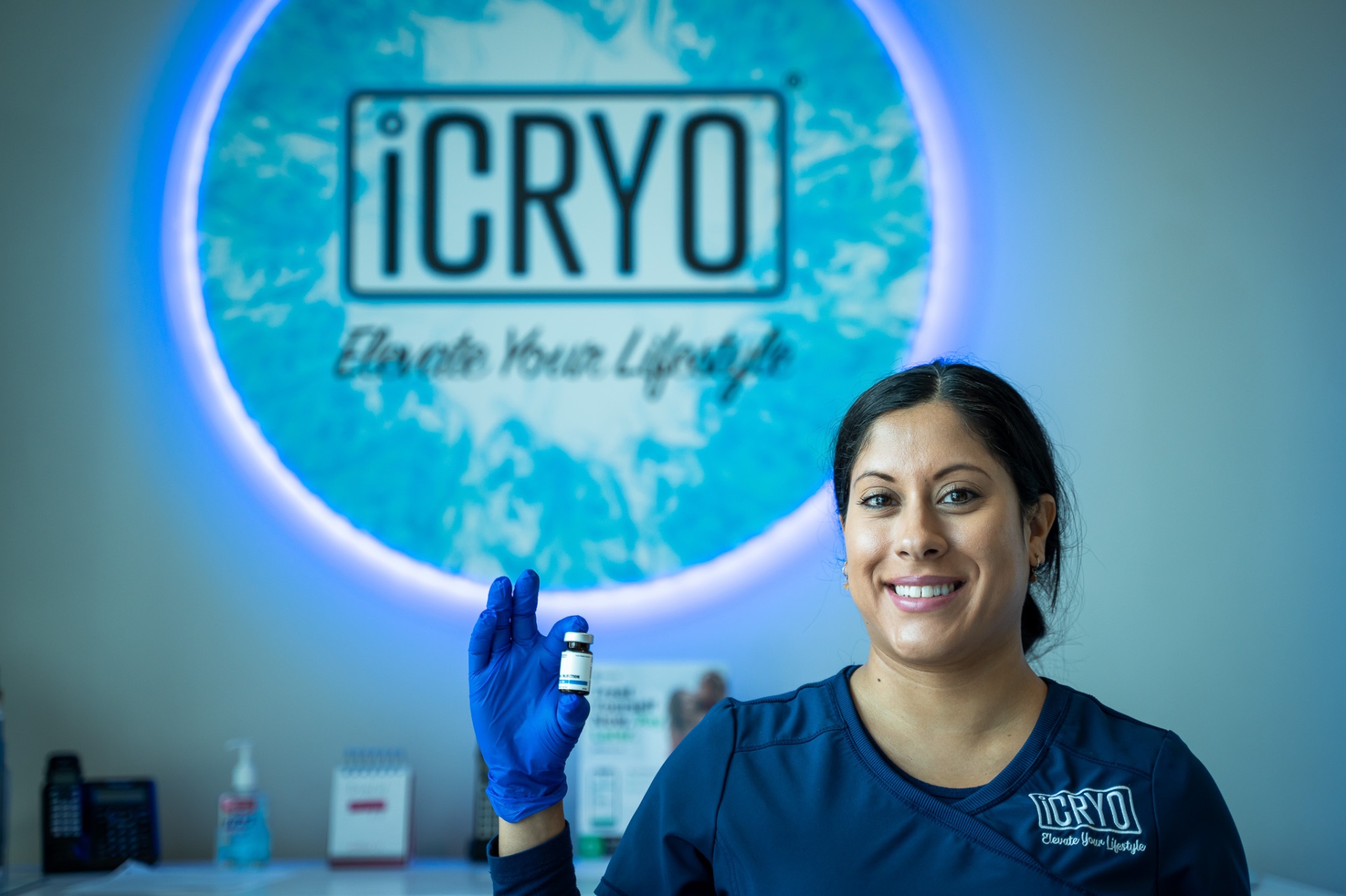 iCRYO St Johns RN prepping an IM vitamin injection