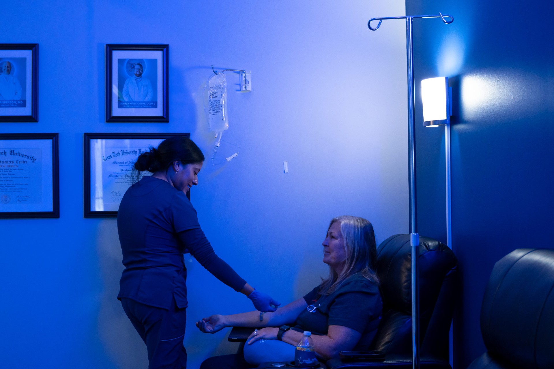 iCRYO St Johns guest receiving NAD+ therapy with RN supervision