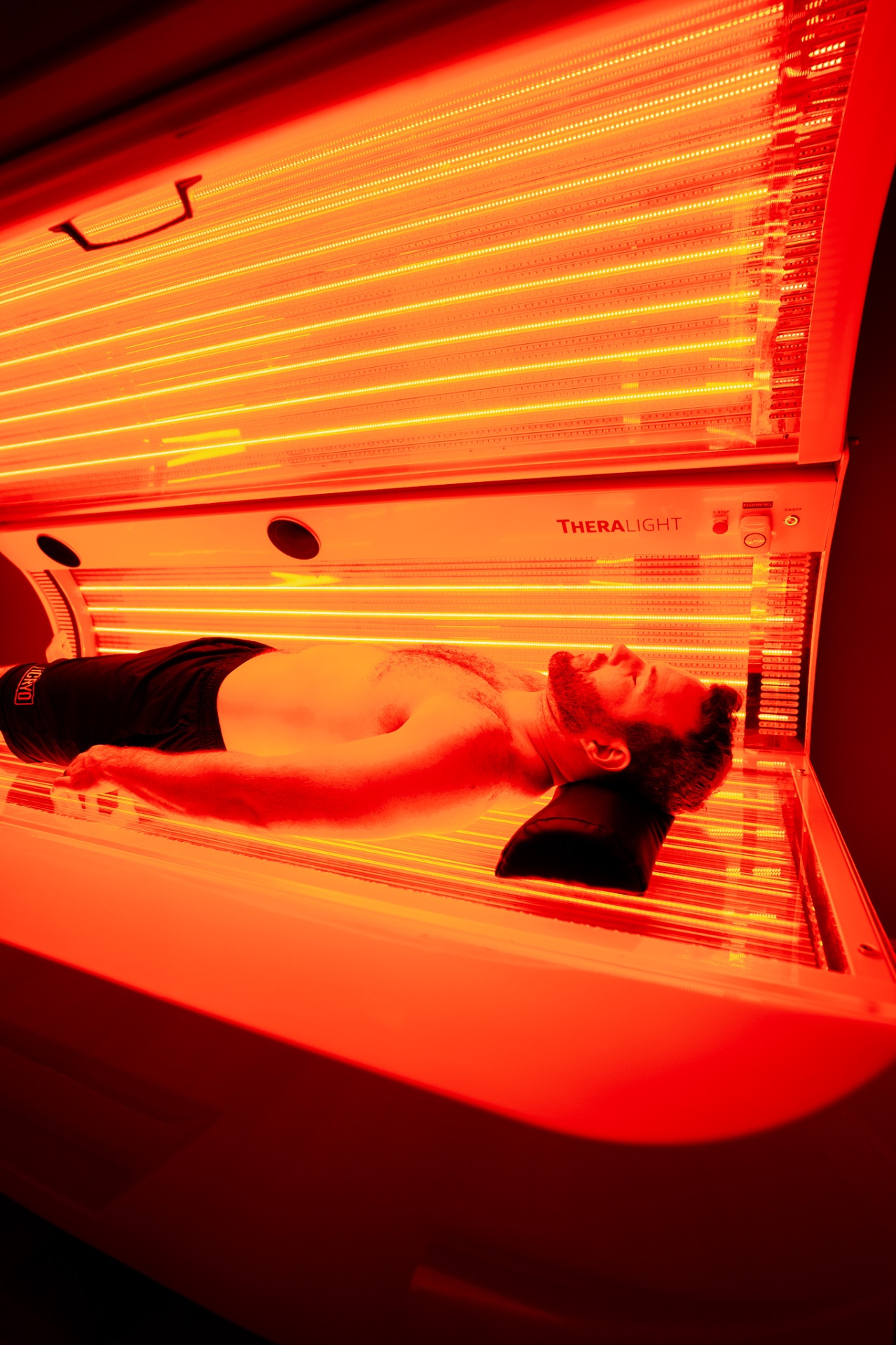 Red light therapy bed at iCRYO St Johns