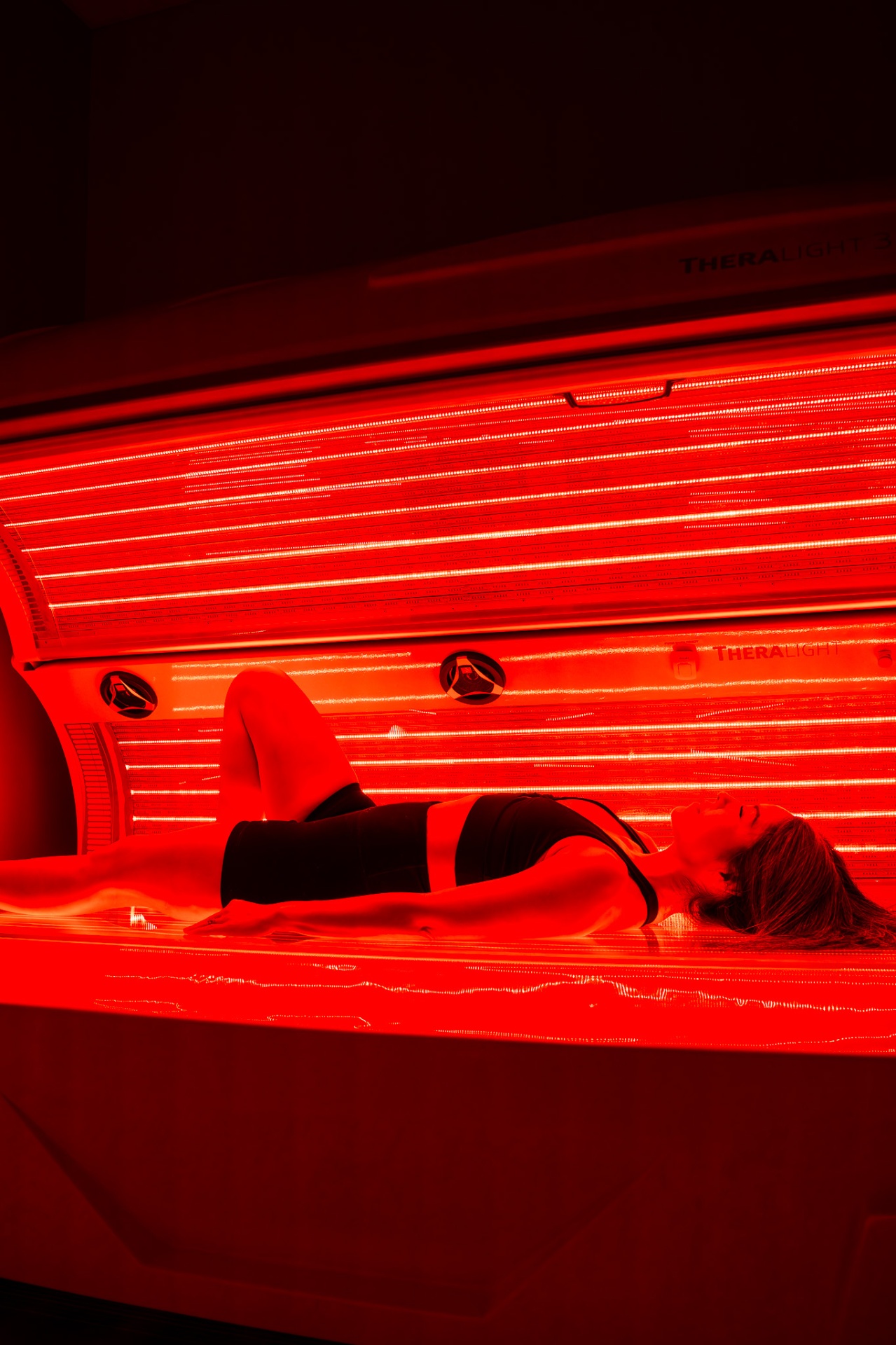 iCRYO St Johns guest preparing for a red light session