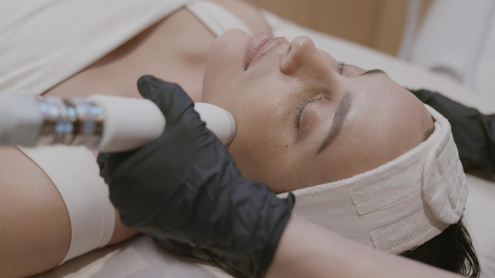 Guest receiving a T-Shape 2 facial at iCRYO St. Johns